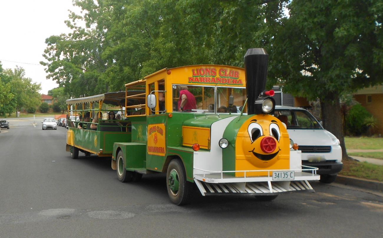 Lions Train tours of Narrandera Christmas Lights